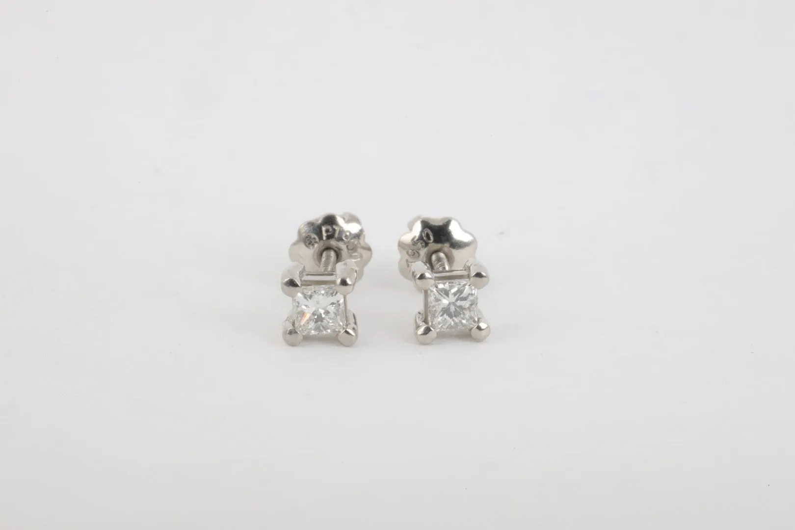 950 Platinum Stud Earrings with 0.30tcw Diamonds (1.39g.)