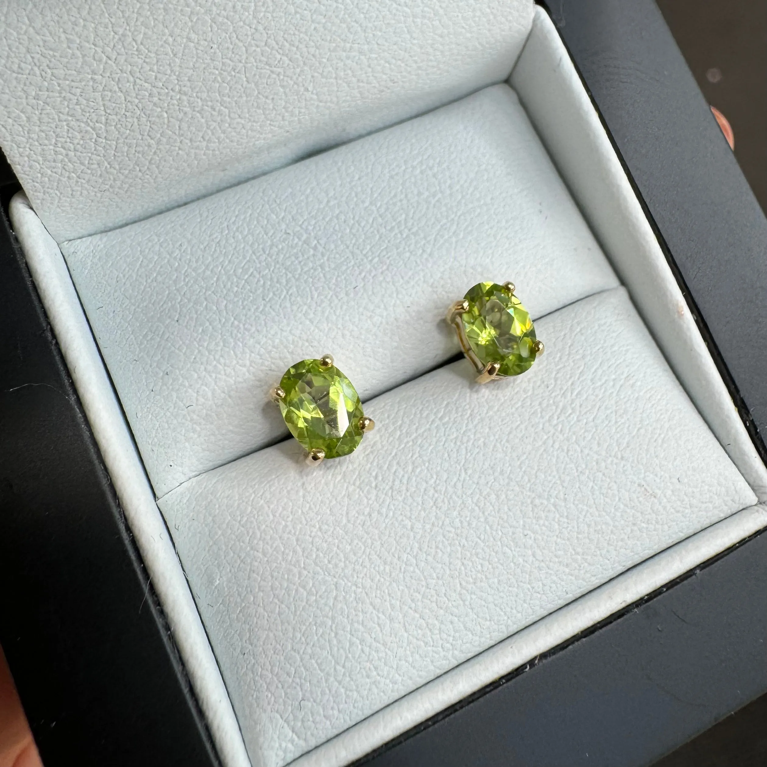 9ct Yellow Gold Oval Peridot Stud Earrings