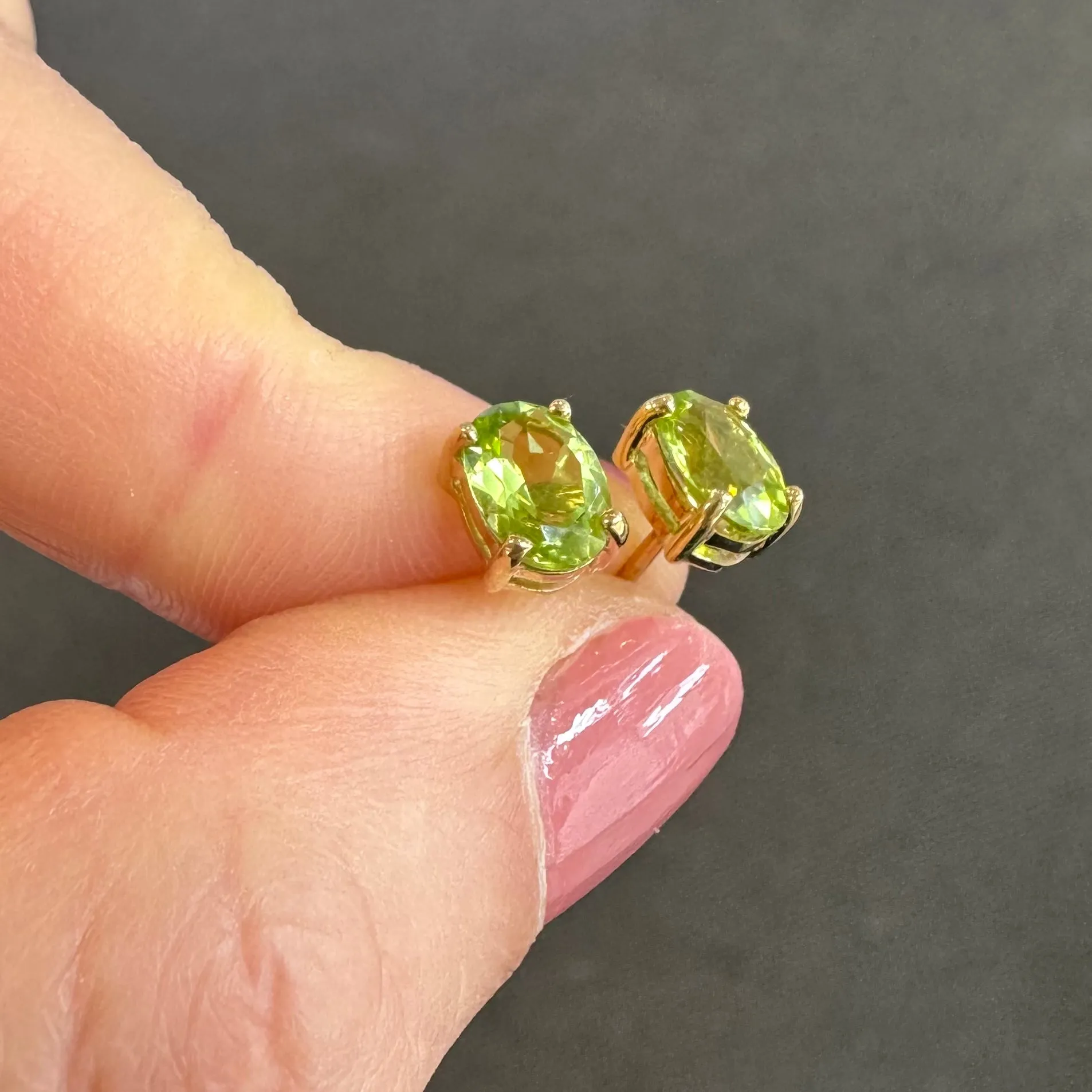 9ct Yellow Gold Oval Peridot Stud Earrings